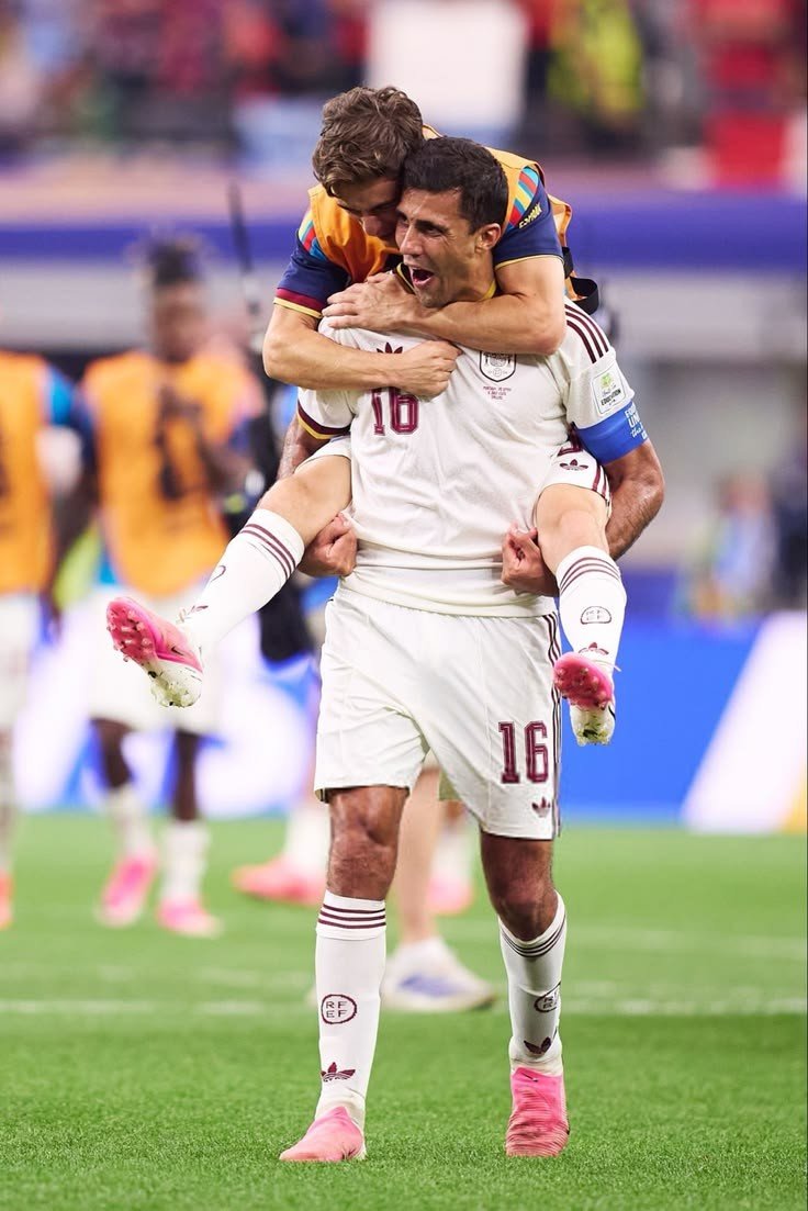 rodrihive's tweet photo. rodrigo is a father of four https://t.co/jxjxw8iYOj
