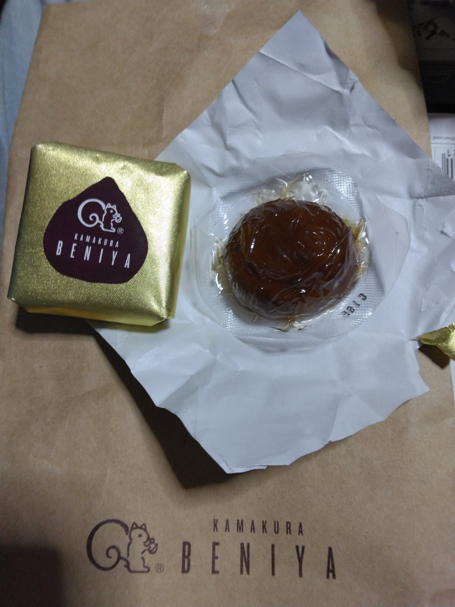 JsDX90sm2FwtUdP's tweet photo. 休みの日に関西で唯一出店してる鎌倉紅谷の阪急百貨店うめだ本店で見つけた「マロングラッセ」🌰 https://t.co/o6mn4Mco8A