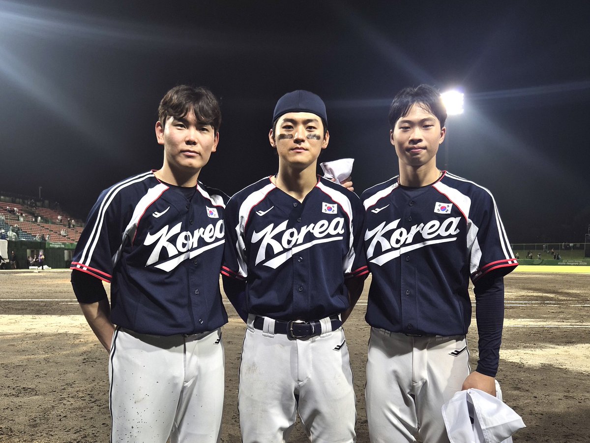 Kiatigers's tweet photo. #오프더갸코드

조희영 트레이닝 코치가 전달한 B컷
1️⃣ 준비
2️⃣ 미소...^^ https://t.co/A91w67pLl4