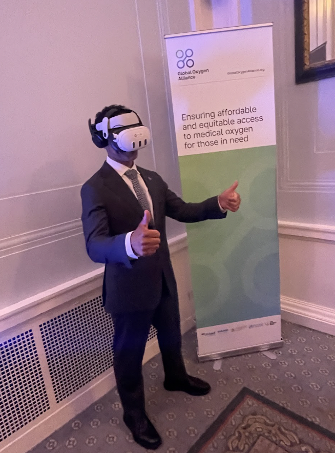 EBCCoalition's tweet photo. It's 👍 from Robert Matiru @UNITAID for the Oxygen For Life VR experience at #UNGA81!  

Developed with the support of the Global #Oxygen Alliance (#GO2AL), which Mr Matiru co-chairs, the experience sets a new standard in medical oxygen advocacy.

🙏@PATHtweets @mohzambia @Unitaid @NovairGroup @AmOxUS @NoninMedical @Rem5Studios 

More coming on #WorldOxygenDay...