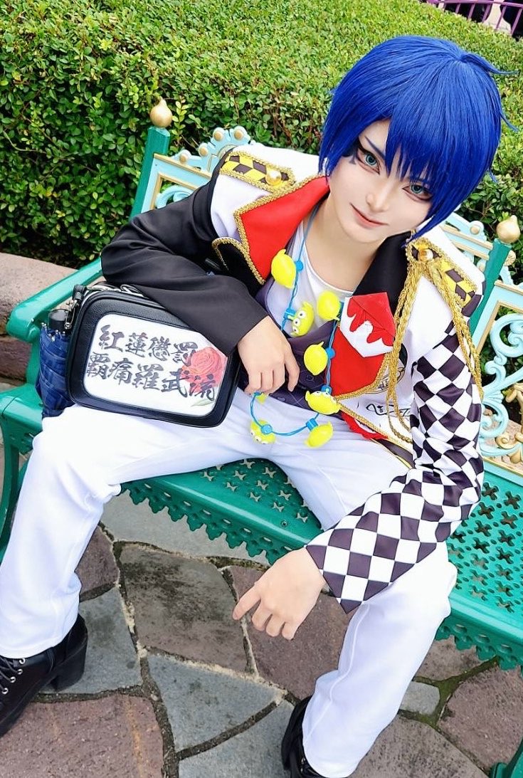 naasuB73's tweet photo. 毎度遅すぎ今更のアウパ報告
〜その1〜 26🏰ハーツ寮服編
紅蓮懲罰バックとグリンメンが標準装備の♠️くん(16)
#Dハロ仮装2026 
#Dハロ仮装ツイステ https://t.co/L6UrXzFhuv
