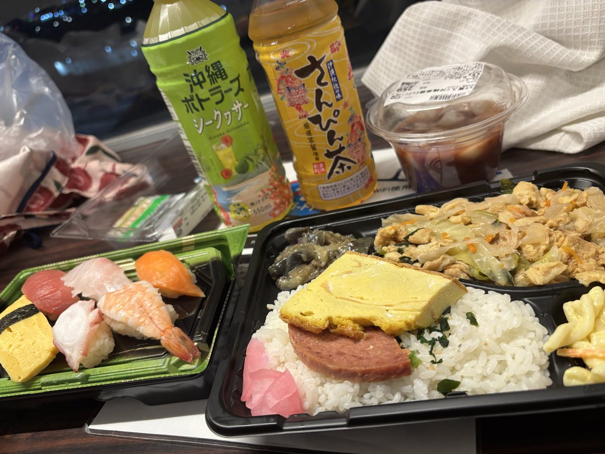 K2_PC_981S's tweet photo. そして夜メシは、
シャロンで買っといた弁当
ユニオンの売れ残り寿司🍣
デザートに黒糖ぜんざい
と超豪華✨✨ https://t.co/JYUuvoKHqU