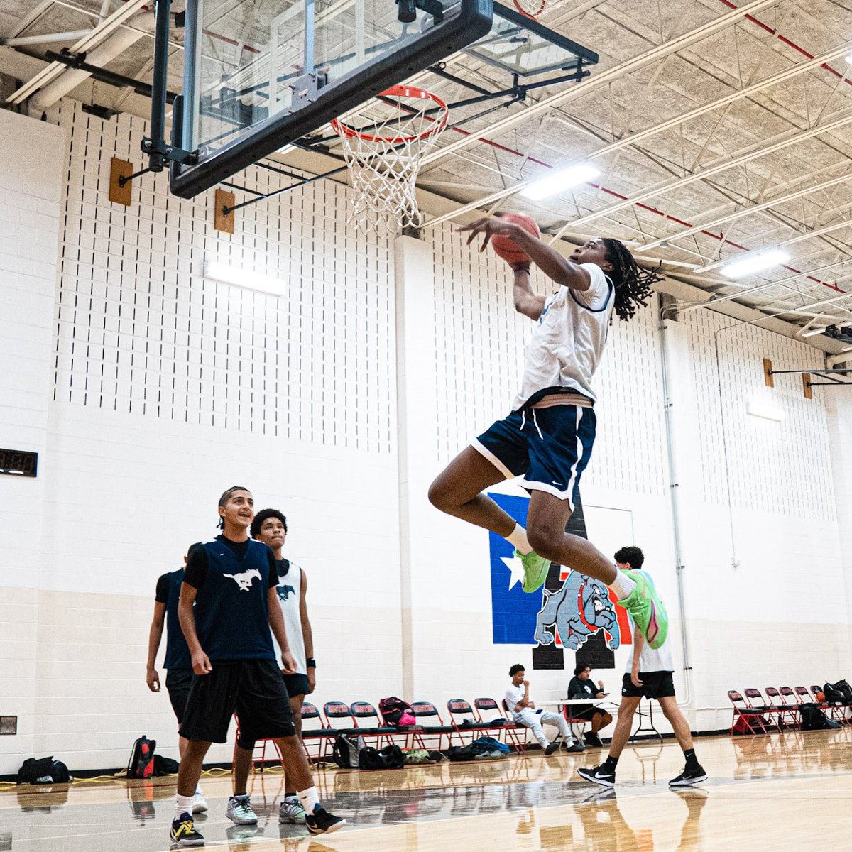 OmariBanks2027's tweet photo. GAOL: Be A Problem
D-FENSE and Execution
6’7” 210 lbs 2027 SF/PF
Bringing the intensity and teamwork on both ends in the pre-season. Looking forward to a great year. @NcsaCoachStock @HenkeSpencer #classof2027 #forward #intensity https://t.co/EJHF6Bcexm