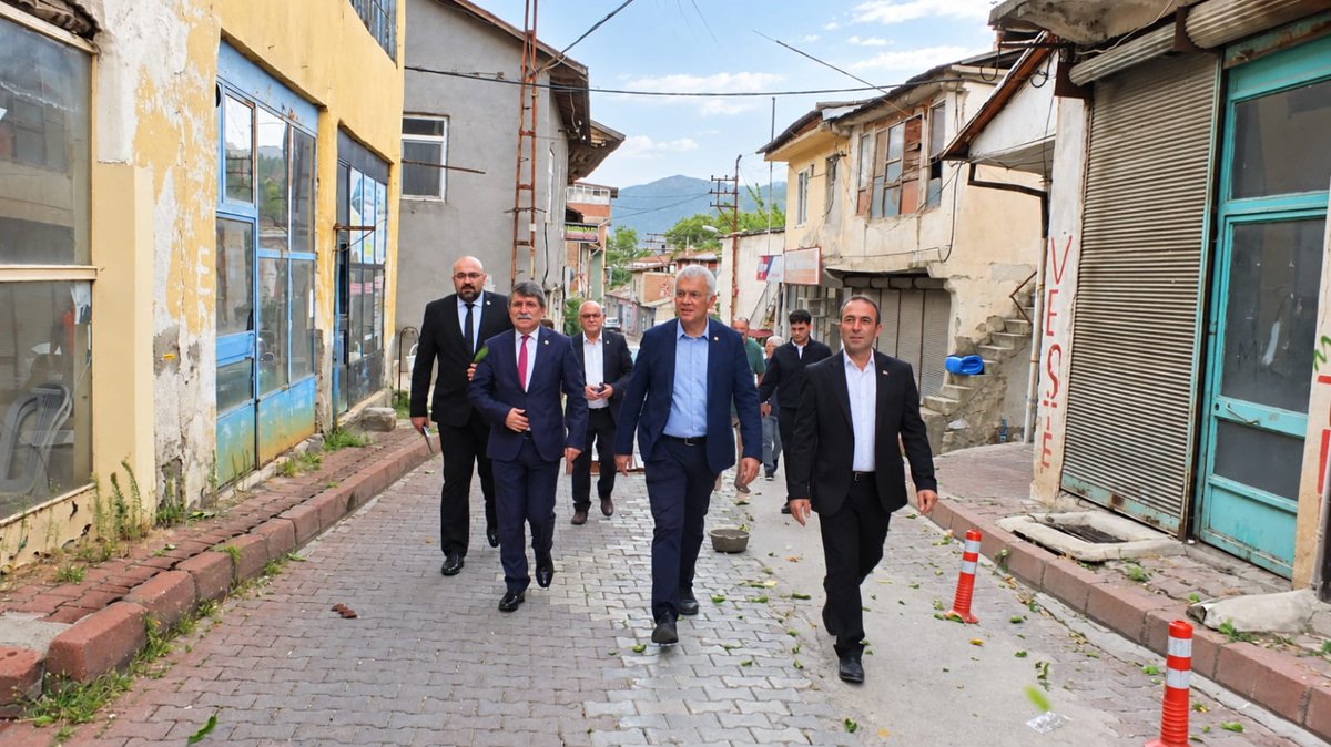 23YeniParti's tweet photo. Yeni Parti Bursa Milletvekilimiz Kayıhan Pala ve Kocaeli Milletvekilimiz Mühip Kanko ile Keban İlçe Başkanlığımızı ziyaret ettik. Ardından esnafımızla ve hemşehrilerimizle bir araya gelip sohbet ettik.
Bizleri içtenlikle karşılayan Keban'lılara teşekkür ediyoruz.
#Keban #Elazığ https://t.co/lN6olhPRfC