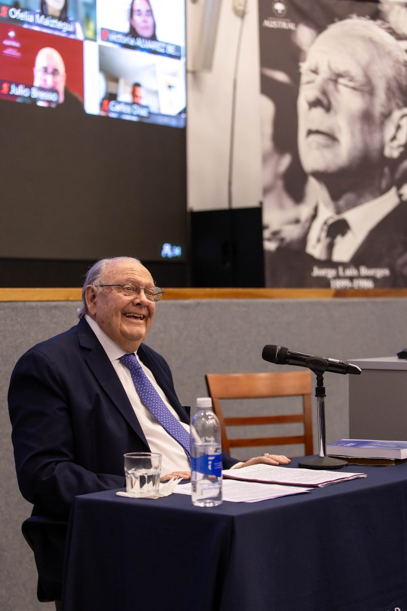 FcomAustral's tweet photo. Recibimos a Pedro Luis Barcia, profesor emérito y uno de los fundadores de la FC, quien visitó la @UnivAustral en el marco del Ciclo Borges, a 40 años del fallecimiento del escritor.

Entre recuerdos y anécdotas, presentó su 118 libro 𝗖𝘂𝗲𝘀𝘁𝗶𝗼𝗻𝗲𝘀 𝗯𝗼𝗿𝗴𝗲𝘀𝗶𝗮𝗻𝗮𝘀. https://t.co/SyyLkl3g89