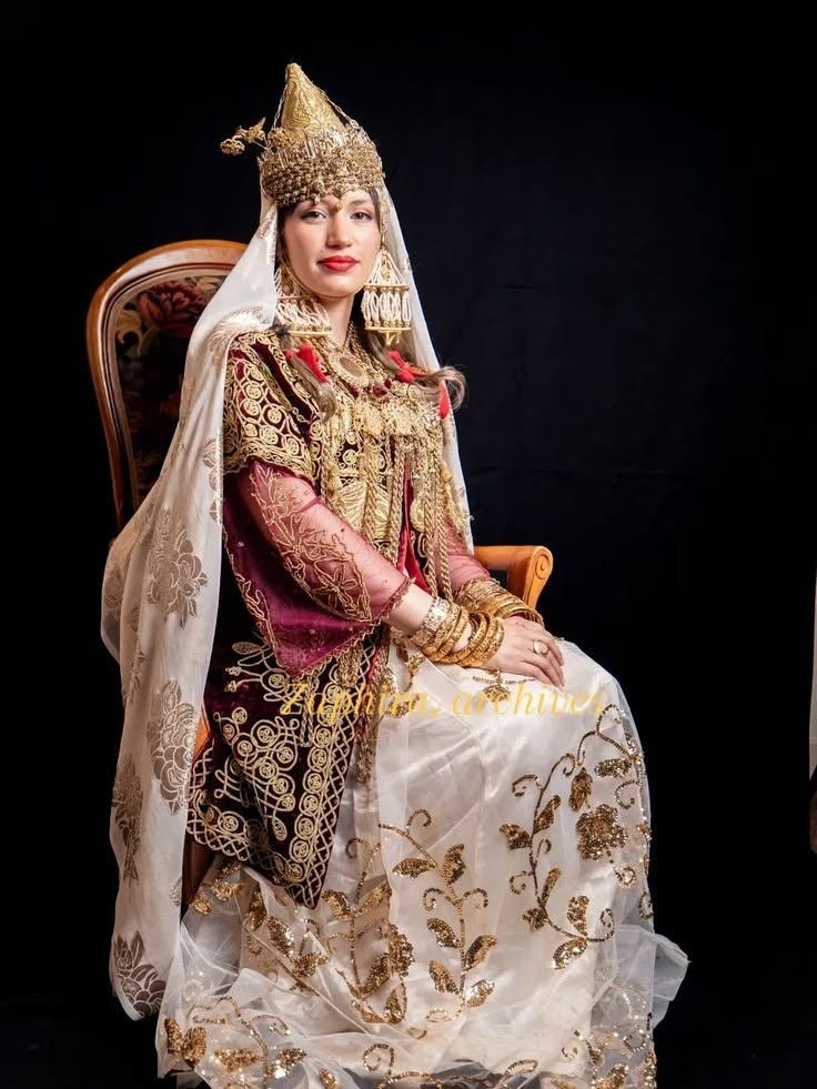 lo_oaloa's tweet photo. Algerian bridal garments from the Western region of the country.🩷🩷 https://t.co/UbDVtCcZJI