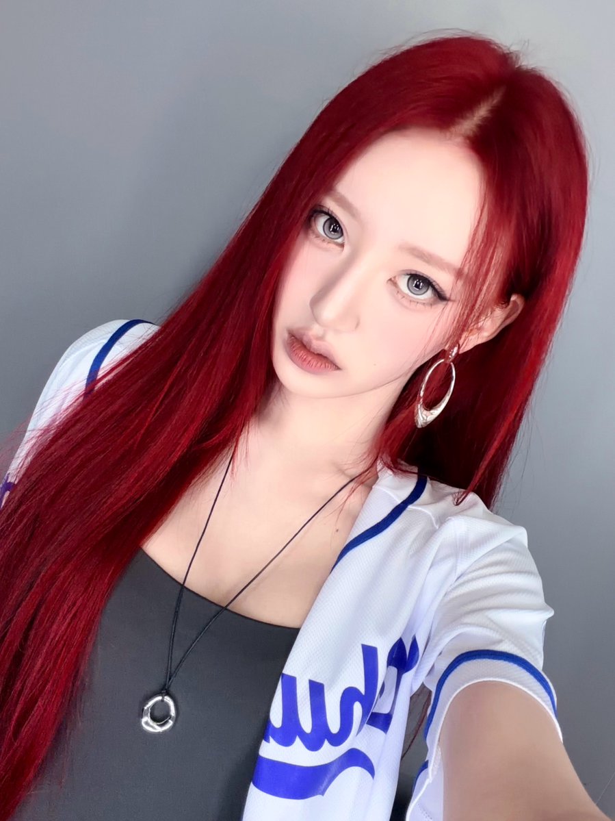 H1KEY_official's tweet photo. [🦭🖤] 휘리얼 안녕합니다💋🧜🏻‍♀️

#H1KEY #하이키 #ハイキー 
#HWISEO #휘서 #フィソ 
#GORUN https://t.co/f6Y5o9SfQM