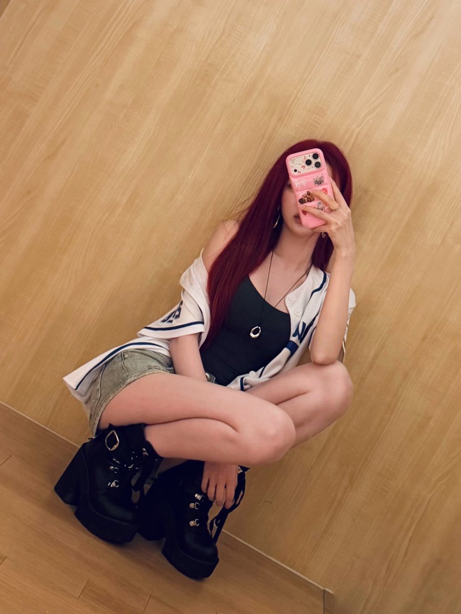 H1KEY_official's tweet photo. [🦭🖤] 휘리얼 안녕합니다💋🧜🏻‍♀️

#H1KEY #하이키 #ハイキー 
#HWISEO #휘서 #フィソ 
#GORUN https://t.co/f6Y5o9SfQM