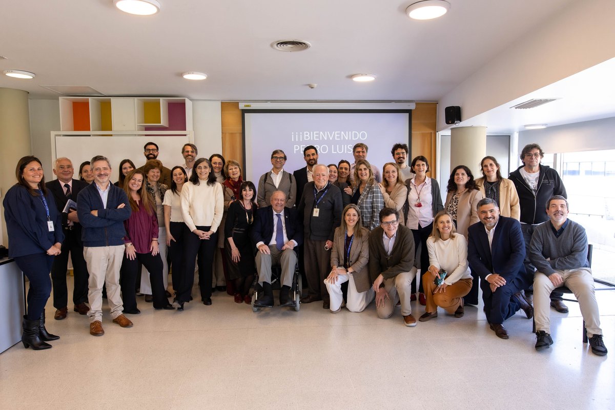 FcomAustral's tweet photo. Recibimos a Pedro Luis Barcia, profesor emérito y uno de los fundadores de la FC, quien visitó la @UnivAustral en el marco del Ciclo Borges, a 40 años del fallecimiento del escritor.

Entre recuerdos y anécdotas, presentó su 118 libro 𝗖𝘂𝗲𝘀𝘁𝗶𝗼𝗻𝗲𝘀 𝗯𝗼𝗿𝗴𝗲𝘀𝗶𝗮𝗻𝗮𝘀. https://t.co/SyyLkl3g89