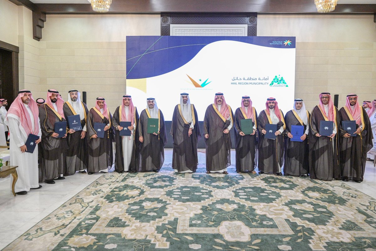 salmanalsalimi6's tweet photo. برعاية كريمة من سمو سيدي أمير منطقة حائل
تشرفت بلقاء معالي وزير الموارد البشرية والتنمية الاجتماعية، الأستاذ أحمد بن سليمان الراجحي @Ahmed_S_Alrajhi، كما سعدنا بتوقيع اتفاقية توظيف مع فرع الوزارة بمنطقة حائل @HRSD_IKSA، وذلك برعاية كريمة من صاحب السمو الملكي أمير منطقة حائل.

كل الشكر والتقدير لمعالي الوزير ولوزارة الموارد البشرية والتنمية الاجتماعية، ولإمارة منطقة حائل، على دعمهم وتمكينهم لمبادرات التوظيف وتعزيز فرص العمل.