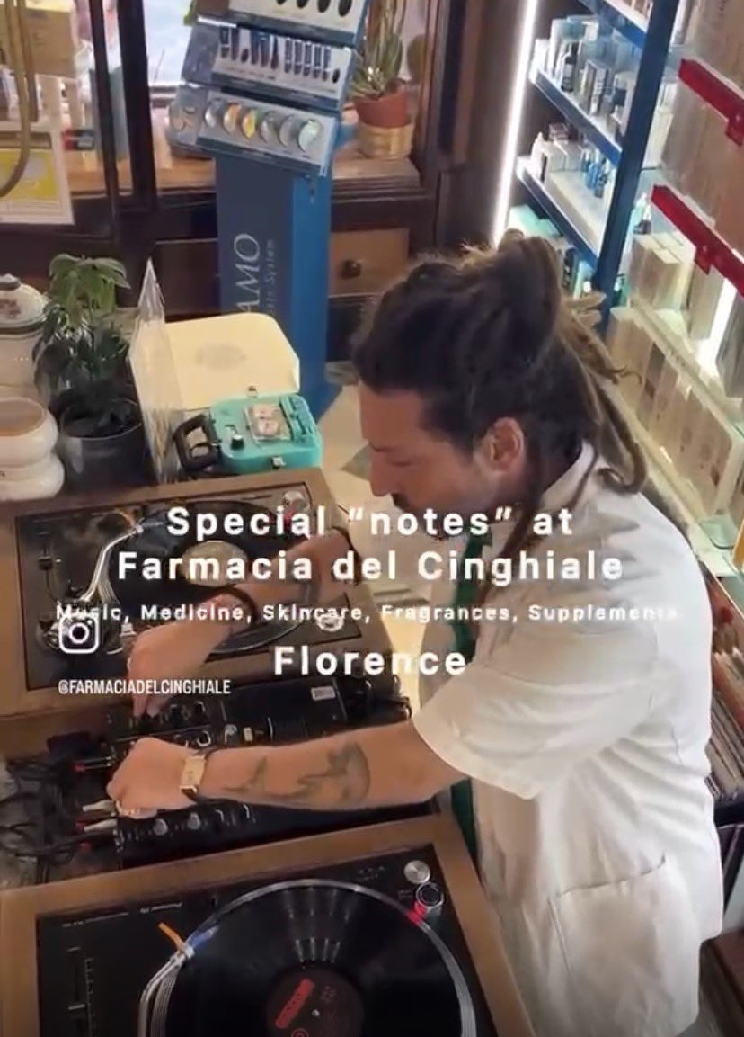 Metelloquinto's tweet photo. @AlexDanzi Io c’ho rinunciato, l’altro giorno ho visto la locandina di una farmacia che pubblicizzava un djset. Per me è finita. 
Ma ti apprezzo per la volontà di continuare. https://t.co/PxVJhJgcOt