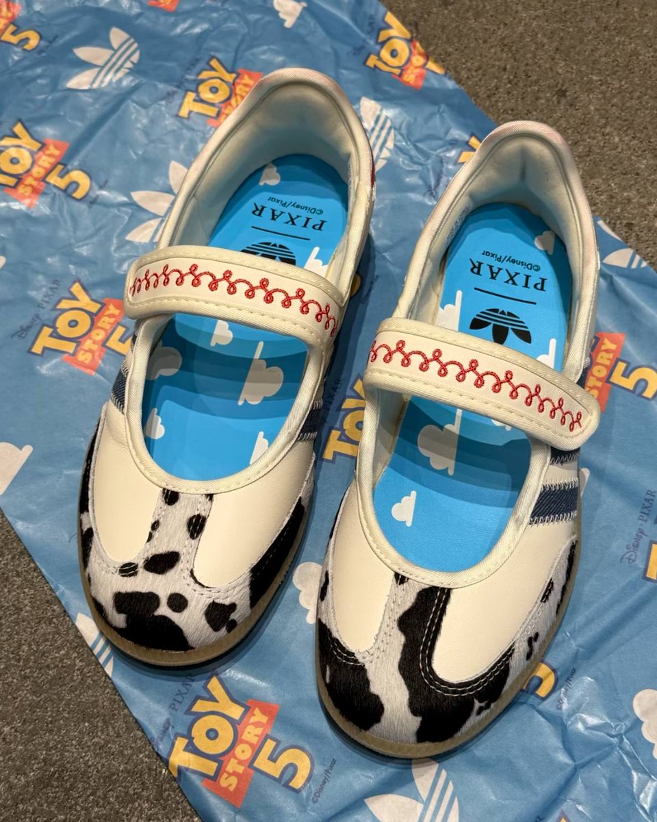 npyhv's tweet photo. GILA.. ADIDAS COLLAB SAMA TOY STORY 😭🙏🏻 CAKEP BANGETT https://t.co/s1SSPURkKT