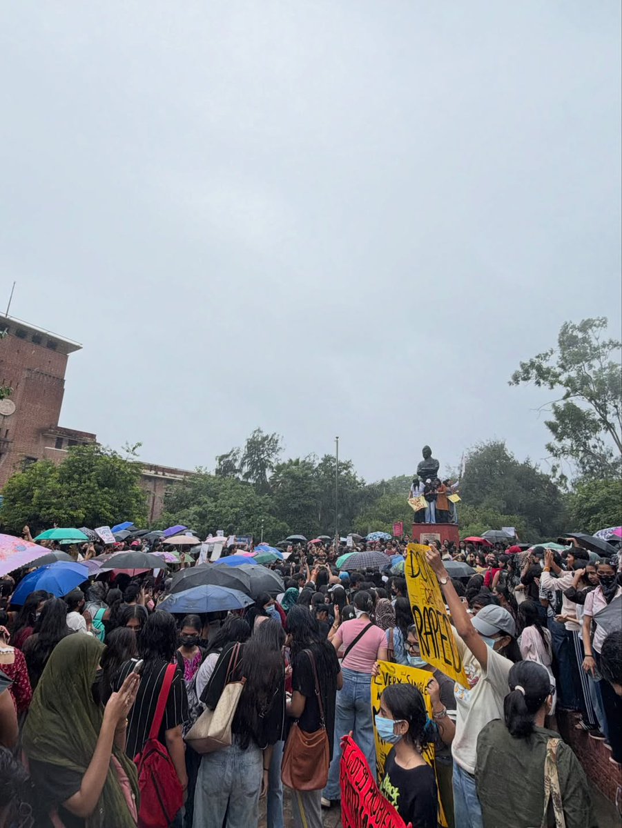 GameonNewbie's tweet photo. Rain or no Rain, I'll Stand with my Girls — CJP member Ratna

Delhi Girls Protest Today https://t.co/CLEzCYGJhz