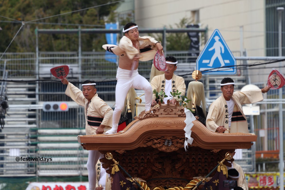 festivaldays's tweet photo. 「濱の踊り方」と言われることが多い
うちわを回転させる踊り方。
他地区でも憧れる大工方が多いので
目にすることがあります🌀 https://t.co/2zAG8QeVYP