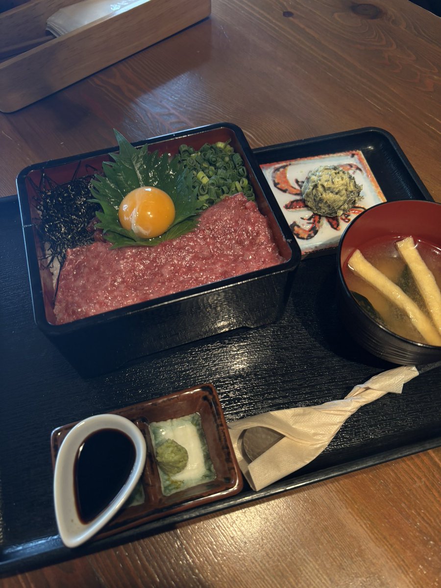 aloneDTgourmet's tweet photo. 渋谷道玄坂熊本居酒屋新市街。
過去1美味い唐揚げ定食に出会いました。
めっちゃ辛いねんけど残らん辛さでほんまに美味い。
しかもこれで1200円でご飯おかわり自由って赤字ちゃうか。
数量限定の馬重もあるけどこれまた美味すぎる。 https://t.co/fPgjIylteA