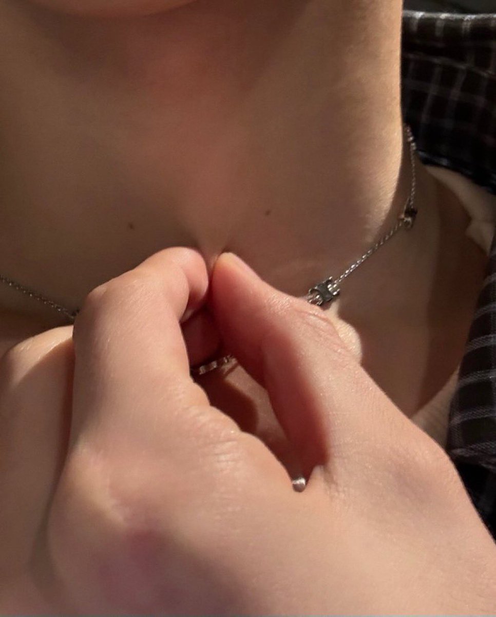twszsz's tweet photo. 신유 좋은 이유...
이 얼굴로 혼영 셀카 찍어 올렸다가 동생한테 꼽 먹고...
이 얼굴로 점 이어서 코끼리🐘 만들어주는 남자라서... https://t.co/upL1xhAtYw