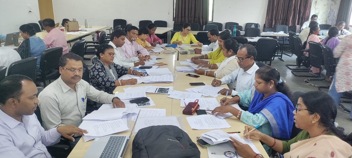 jcert_official's tweet photo. JCERT, राँची द्वारा कक्षा 6-8 हेतु जनजातीय भाषा आधारित पाठ्यपुस्तकों के निर्माण के लिए 24 सितंबर से 1 अक्टूबर 2026 तक चतुर्थ चरण की आवासीय कार्यशाला आयोजित की जा रही है। इसमें कुँडुख, मुण्डारी, संताली, हो व खड़िया के शिक्षक भाग ले रहे हैं।
#JCERT #JEPC #NCERT #TribalEducation https://t.co/jNXGJoCFLs