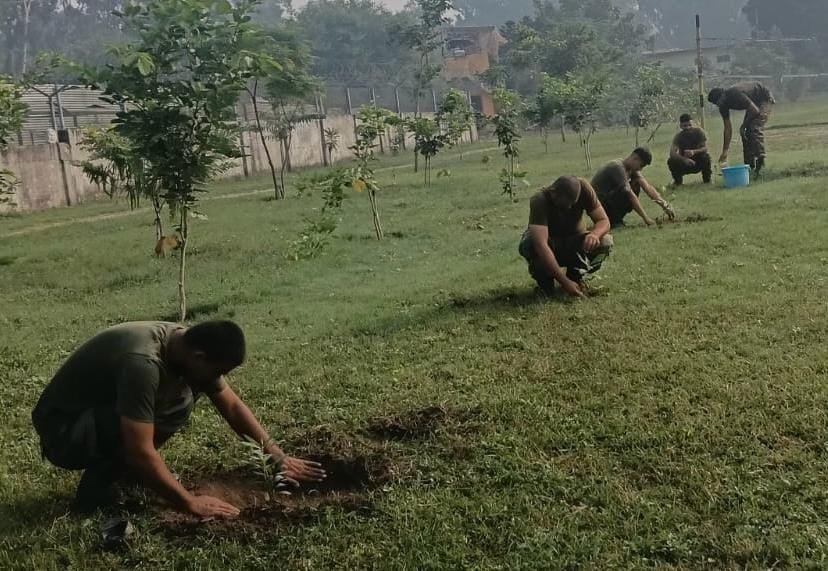 westerncomd_IA's tweet photo. SWACHHATA MEIN SAHBHAG | SWACHH BHARAT, VIKSIT BHARAT ๐ฎ๐ณ
Under #SwachhataHiSeva2026, #ChakraWarriors across #Pathankot, #Kathua, #Samba, #Jammu & #Yol translated commitment into action through cleanliness drives, tree plantation, awareness campaigns, educational lectures and painting & essay competitions.
From cleaner surroundings to greener spaces, every effort reflected the spirit of Jan Bhagidari and a collective resolve towards a cleaner, greener and stronger India.
เคธเฅเคตเคเฅเคเคคเคพ เคฎเฅเค เคธเคนเคญเคพเคเคฟเคคเคพเฅค เคฐเคพเคทเฅเคเฅเคฐ เคจเคฟเคฐเฅเคฎเคพเคฃ เคฎเฅเค เคญเคพเคเฅเคฆเคพเคฐเฅเฅค ๐ฎ๐ณ
One Mission. Collective Action. Lasting Impact.
#SwachhBharat
#NationFirst
#CleanAndGreen
#SHS2026
#SpecialCampaign6
@adgpi
@SpokespersonMoD
@prodefencechan1
@prodefencejammu
@SwachhBharatGov
@SwachhBharat @MoHUA_India
@MoJSDDWS