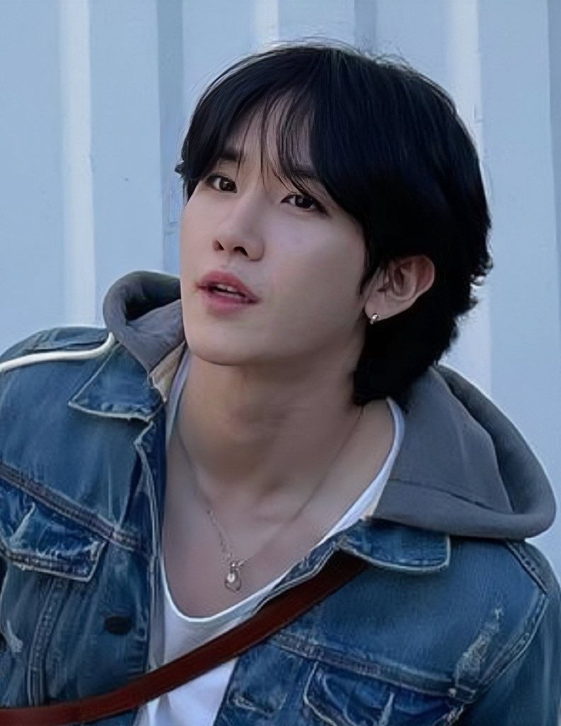 esprejoo's tweet photo. hes so pretty i know a specific person who would spend one million won each day for him https://t.co/a2tUuEQpkj