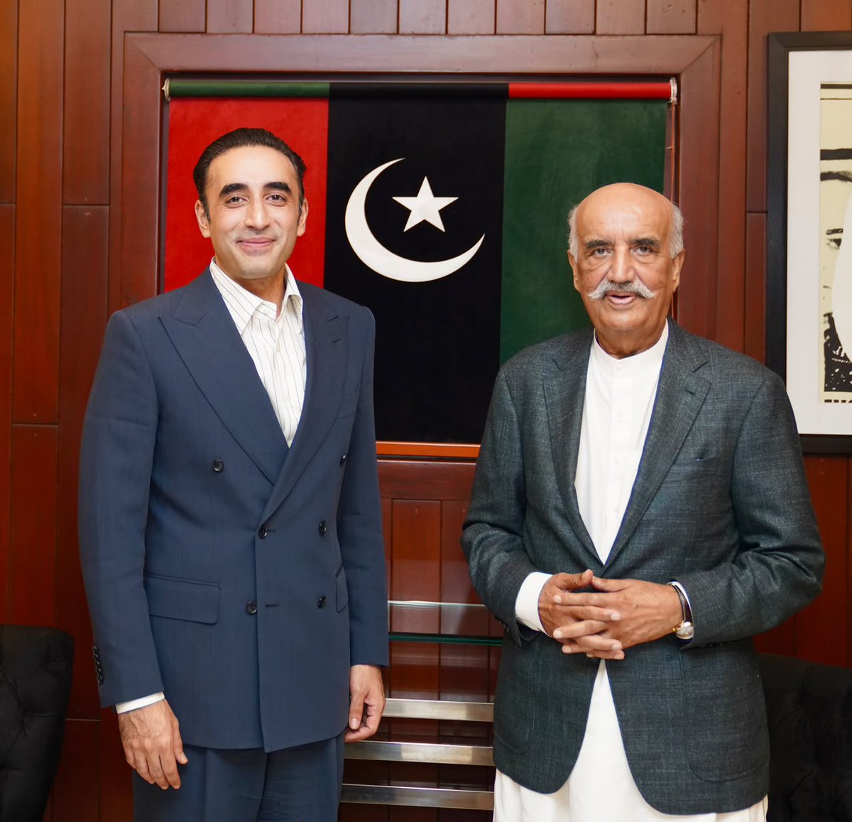 MediaCellPPP's tweet photo. کراچی: پاکستان پیپلزپارٹی کے چیئرمین بلاول بھٹو زرداری سے رکن قومی اسمبلی سید خورشید احمد شاہ نے بلاول ہاؤس میں ملاقات کی، اس موقع پر ملکی سیاسی صورت حال پر بات چیت ہوئی۔
@BBhuttoZardari https://t.co/9tQ6gp8cRw