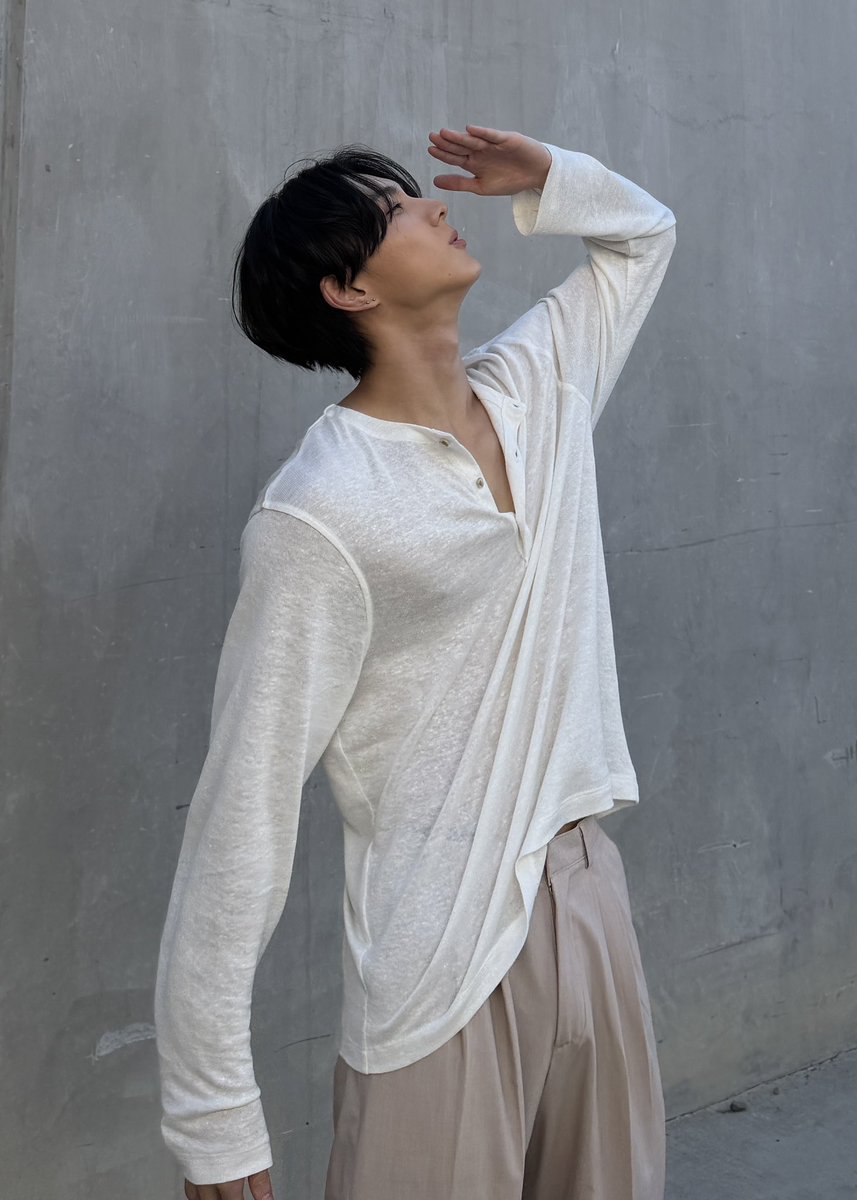 wonaist's tweet photo. we need to have a serious discussion about prince eric here https://t.co/AAoliV6SXm