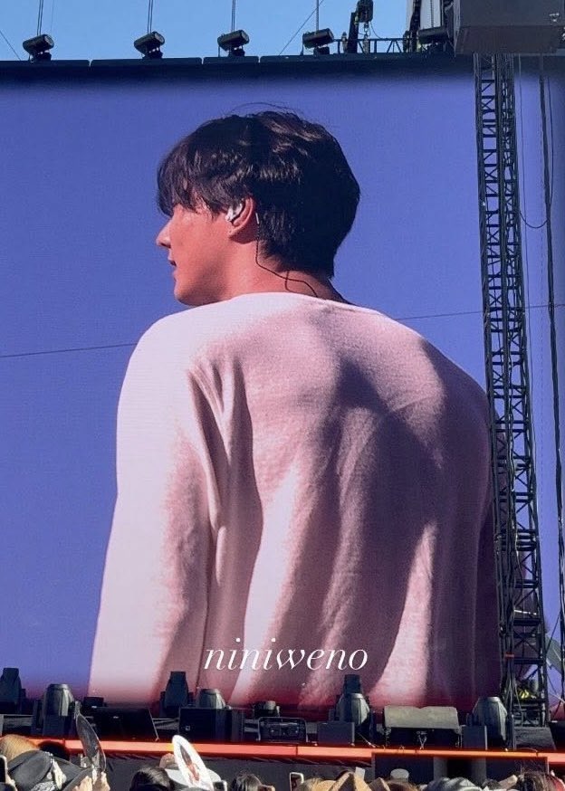 wonaist's tweet photo. we need to have a serious discussion about prince eric here https://t.co/AAoliV6SXm