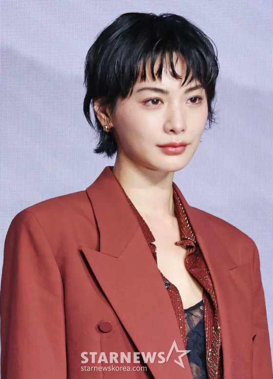 NetizenSpill's tweet photo. After the lip filler controversy, did Nana get it removed?… Her 'pouty lips' look thin again [Star Issue]

1. [+224;-4] Stop getting lip fillers already. It makes you look dull, do you guys seriously not realize that?
2. [+198;-3] Out of all plastic surgeries and cosmetic procedures, lip filler looks the absolute worst. Only the people getting it don't realize it.
3. [+154;-4] 'The Scandal' was a role that didn't suit Nana at all
4. [+14;-2] Honestly, it doesn't look like this person has any special talent or standout traits, so why is she putting on airs and acting like such a big shot?
5. [+14;-1] I might understand if it made the lips look pretty, but I honestly thought they got stung by a bee. It just looks bizarre

cr: Nate

#nana