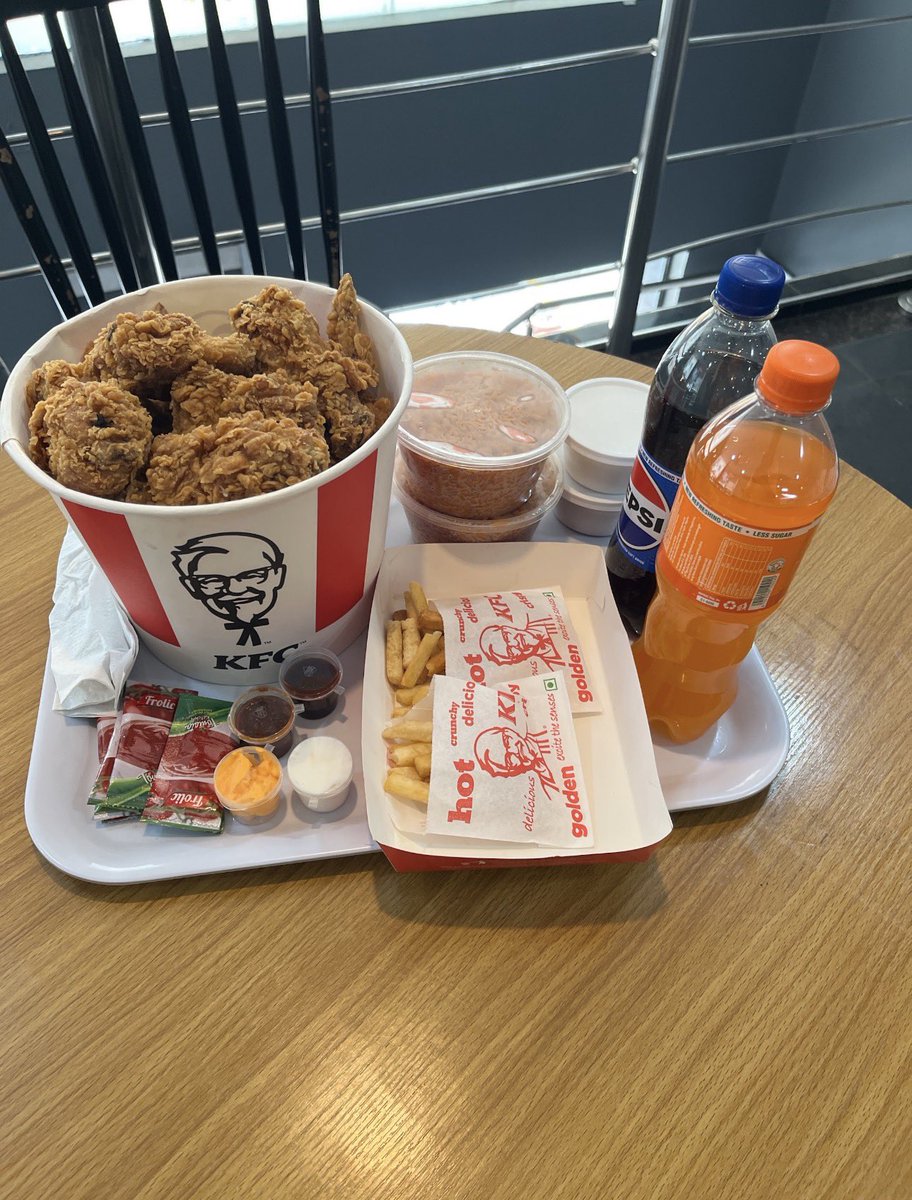 flames_collins's tweet photo. If you don’t feel like cooking just order the 21pcs KFC chicken bucket
This one has covered 3 square meal already😅 #KFCNigeria https://t.co/9EJUpfLM3u