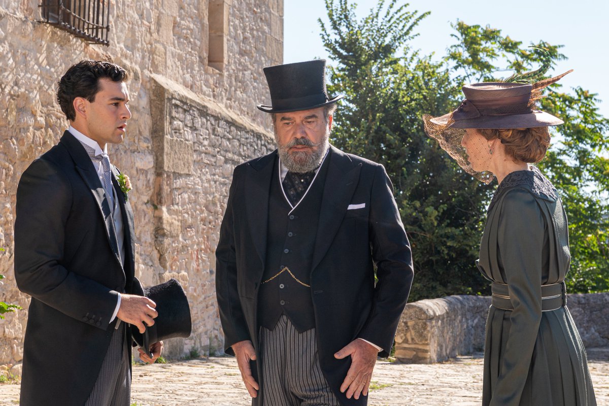 lapromesa_tve's tweet photo. ¡Ha llegado el gran día! Esta tarde, Curro descubre que Leocadia es la asesina de Jana

Y por la noche... La boda del año 💍 ¿Se convertirán Ángela y Curro en marido y mujer?

Os esperamos a las 18:35h y después de @LaRevuelta_TVE en @la1_tve y @rtveplay

https://t.co/QInV6QoTyU https://t.co/UMcMddCJIC