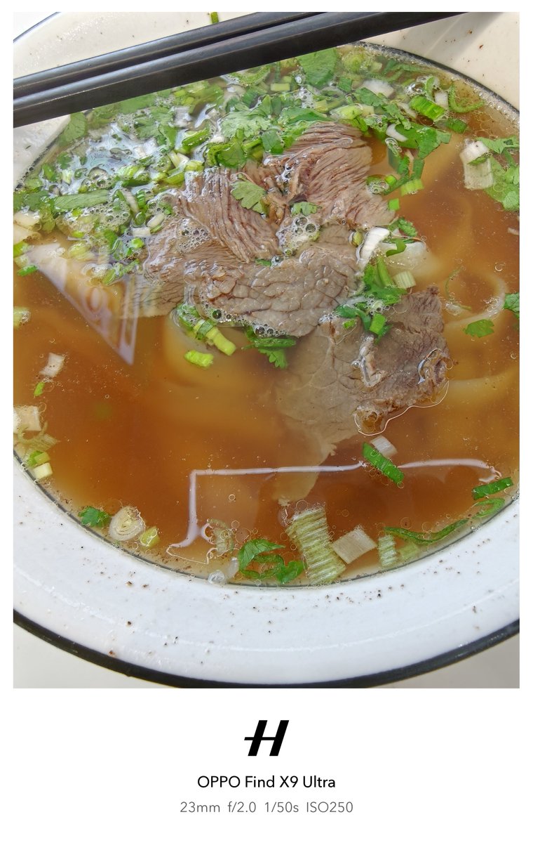 PingYe71968's tweet photo. 兰州拉面的肉好少，这一碗14，感觉可以去沙县小吃来份馄饨加笼蒸饺了 https://t.co/pM4IyPVxDM