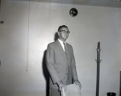 JMsHistoryCorn1's tweet photo. #OnThisDay 28 September 2000 Roger Bede Nott died at the age of 91 in Dunedoo, New South Wales. He served as Administrator of the Northern Territory from 1961 to 1964, and as Administrator of Norfolk Island from 1964 to 1966. #OTD #history #ntpol #ntpolitics #norfolkisland #nfk https://t.co/I49P3NLELm