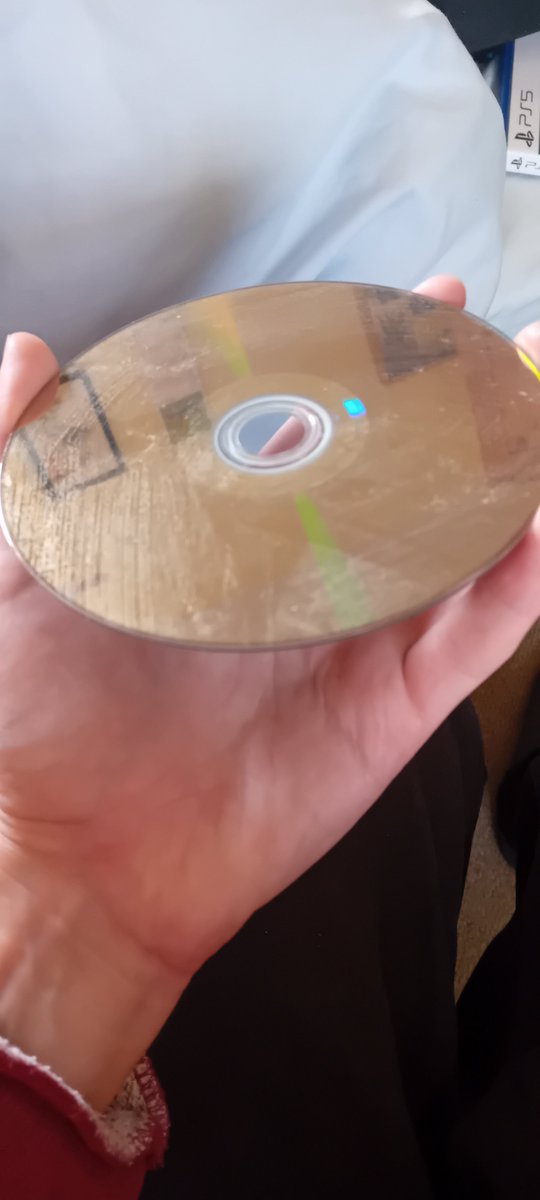joshf_illus's tweet photo. How the hell do people get their discs  like this? https://t.co/2rv0tjvq4p
