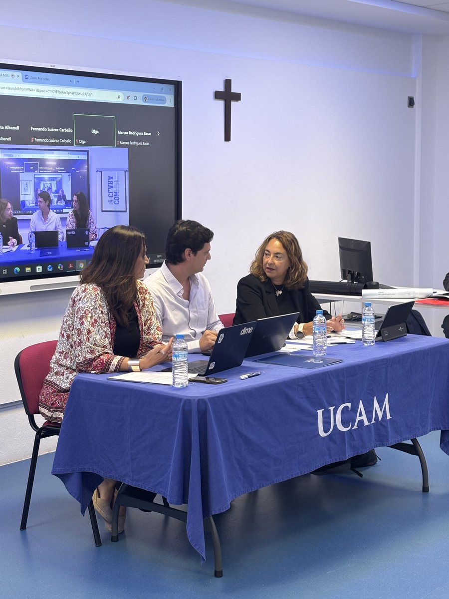Comclara_'s tweet photo. Derecho a entender en la administración regional y local 📍📝 Por Caridad de la Hera, Amalia López y la moderación de Mario Vera 

#comclara2026 #periodismo #comunicación #ucammurcia #fundaciónséneca https://t.co/DzWZolAQ1W