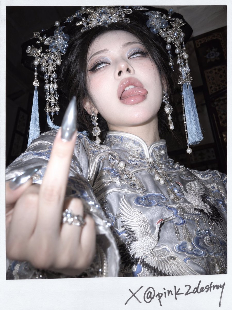 pink2destroy's tweet photo. Ahegao, but make it Qing dynasty. https://t.co/XDwsrU2Wbg