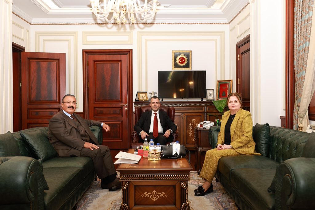 AbdullhAydgdu's tweet photo. Türkiye Noterler Birliği Başkanı Sayın Fulya UYSAL GÜLER ve Genel Sekreter Sayın Mehmet YILMAZ'ı bakanlığımızda ağırladık. 

Kıymetli ziyaretleri için kendilerine teşekkür ediyor, çalışmalarında kolaylıklar diliyorum. https://t.co/erU7bWzjiG