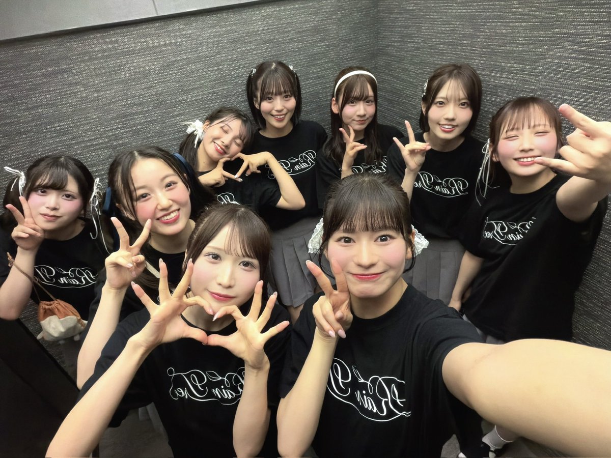 TOMBOPLUS's tweet photo. 本日はレインツリーの定期公演に表参道というオシャレな街に行って来ました✨️

カップリングメンバーでの表題曲は普段とは違った色になってとても新鮮。

ほぼ最後方でステージなんて8割見えないけど、最初から最後までライブで勝負してくるライブは最高！

 #レインツリー
 #LiveRainTree https://t.co/EiiQJzr8dj
