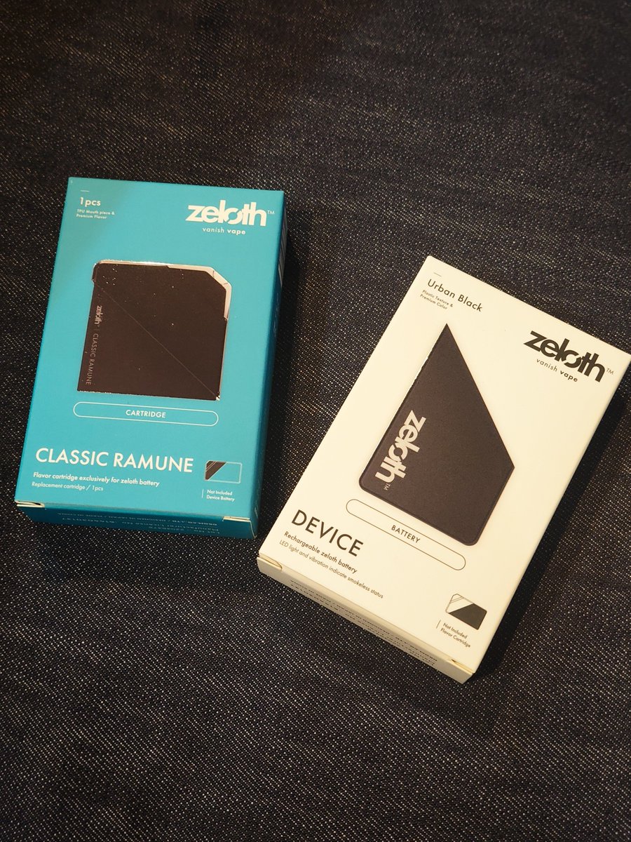 Shine038916's tweet photo. 煙が出ない電子タバコのzeloth（ @Zeloth_jp）届いた〜✨️
フレバーはクラシックラムネ味。

マジでミストが消えるのね（笑）
面白いわ〜
程よい清涼感もあって美味い🤤

バッテリー残量はLEDあったけど、リキッドも残量分かんない感じかな？

次はメンソール試してみよー🧊 https://t.co/XeqqSpPTgS