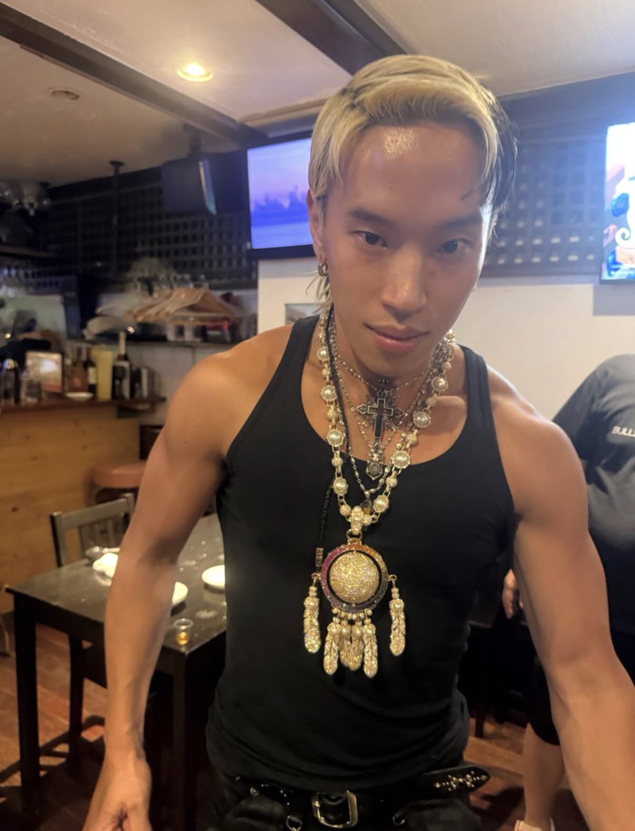 tatsuki_10969's tweet photo. 1億5000万を背負わされた男の顔あまりにもおもろすぎるやろ https://t.co/q30W1MEneX