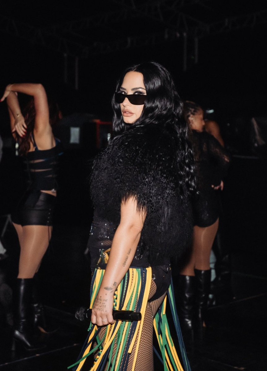 portallovato's tweet photo. FANDOMS COM LULA!

Como fãs de uma artista que sempre usou sua voz para defender a inclusão, a liberdade, a igualdade e o respeito aos direitos de todos, acreditamos na importância de levar esses valores também para a sociedade em que vivemos.

Por isso, o Portal Lovato se junta a milhares de fãs que defendem a democracia, a liberdade e um Brasil mais justo e inclusivo.

LOVATICS DEFENDEM A DEMOCRACIA. VOTE 13! ⭐