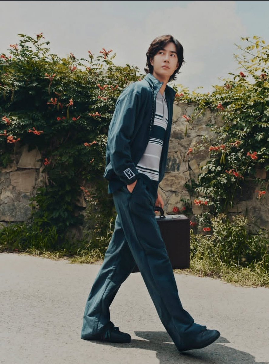 FashionistD's tweet photo. Absolutely lovely look of #WANGYIBO wearing LACOSTE https://t.co/QUP8cV4ml0
