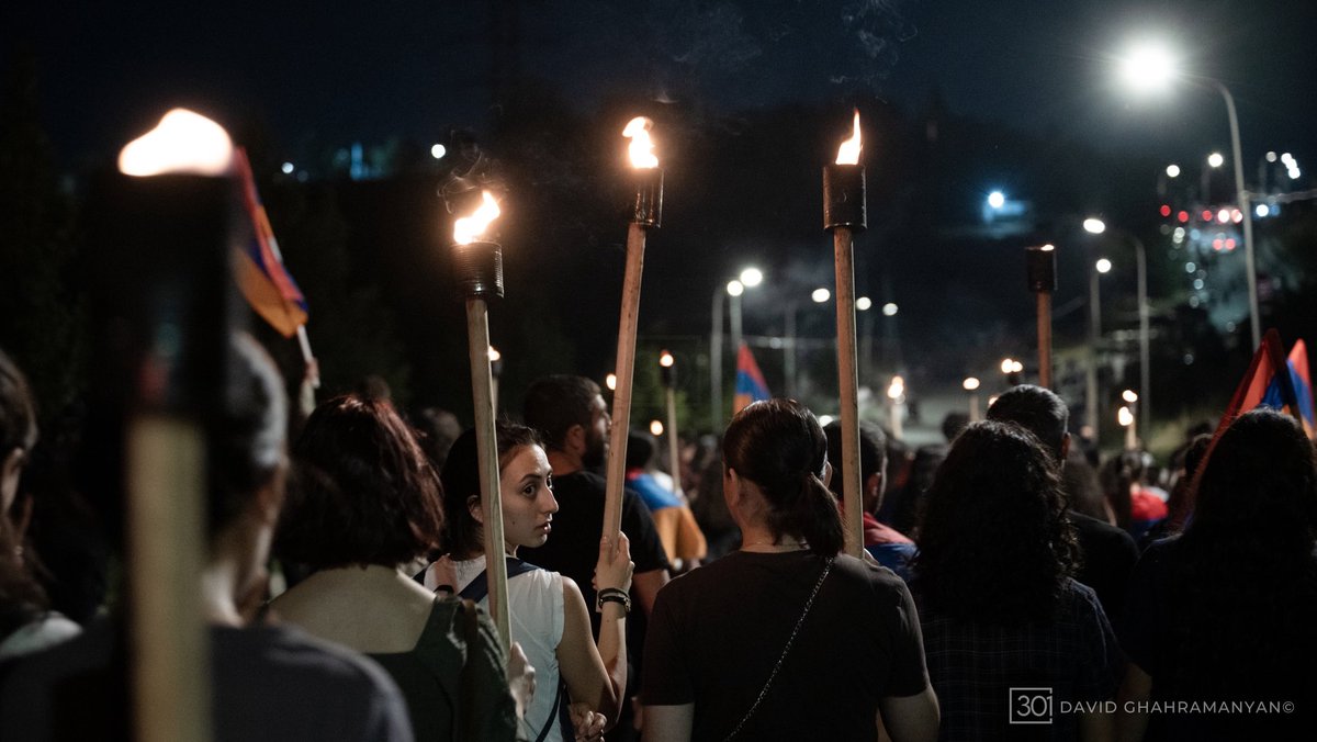 301arm's tweet photo. A commemorative march was held in Yerevan on September 27 to mark six years since the start of the 2020 Artsakh War and honor the memory of those who were killed.

The march began at 6:30 p.m. near the Garegin Nzhdeh monument and continued through the capital before concluding at Yerablur Military Pantheon.

Participants carried Armenian flags and commemorated the 44 days of war, paying tribute to the servicemen who fought and those who never returned home.

At Yerablur, participants were welcomed by Father Hovhannes Hovhannisyan, the former abbot of Dadivank, who now serves at Yerablur Military Pantheon and joined them in prayer for the fallen.

The march was organized by the “44 Steps Up” initiative, "Kharuyk" NGO and the Karin Traditional Song and Dance Ensemble, bringing those gathered together to honor the fallen and preserve their memory.