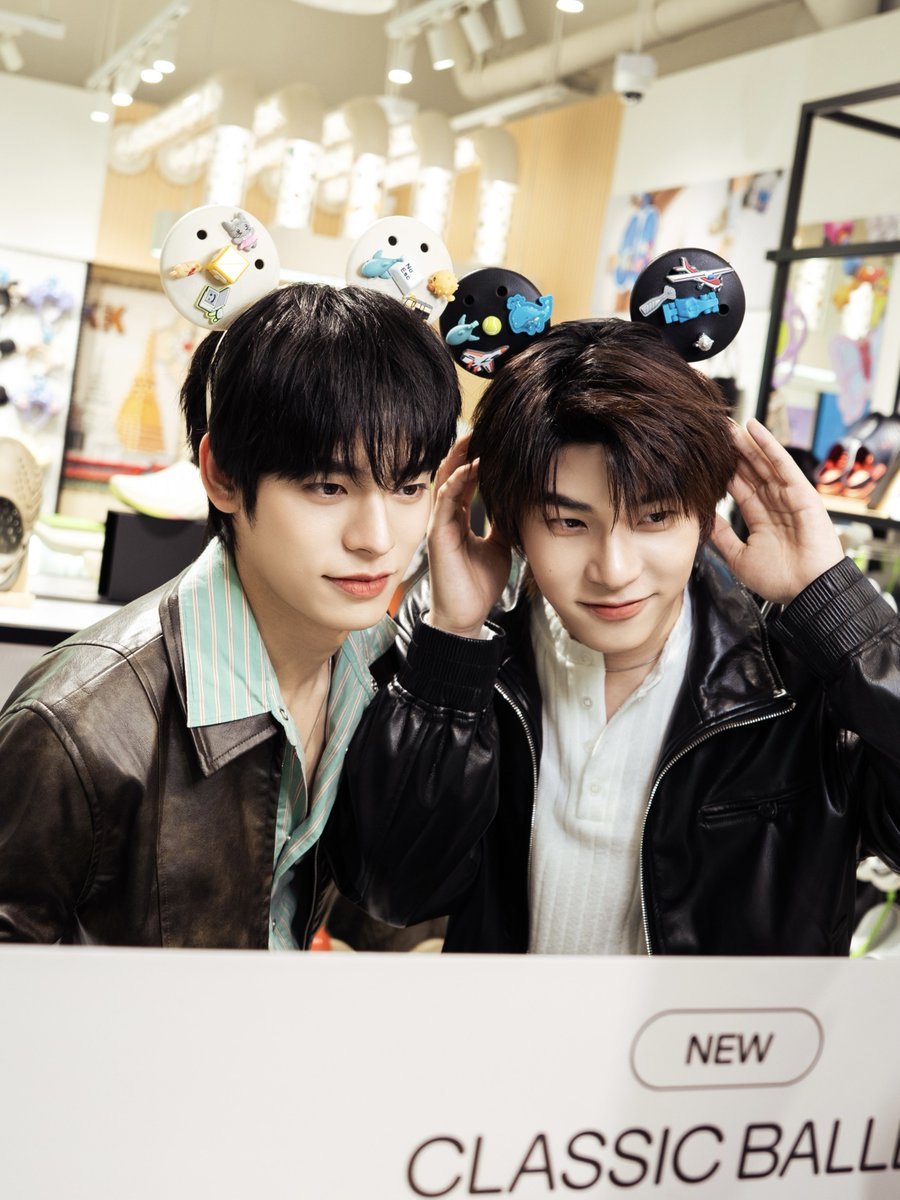 DomundiTV's tweet photo. จบลงไปแล้วสำหรับงาน Crocs centralwOrld Flagship Store Opening ✨

ขอขอบคุณ “Crocs Thailand” และ @centralwOrld ที่ให้เกียรติ “ตี๋ตี๋” @twnpich และ “ป๋อ” @porsuppakarn ได้มาร่วมเป็นส่วนหนึ่งของงานในวันนี้นะคะ 🥰

ขอขอบคุณแฟน ๆ ทุกคนที่มาเจอกัน รวมถึงแฟน ๆ ที่ส่งกำลังใจมาให้ทั้งสองคนด้วยนะคะ 🫶🏻

#CrocsthxTeeTeePor
#crocsth