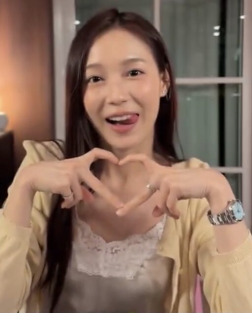 patthands's tweet photo. Pretty miss CEO #loverrukk wearing rings and a wristwatch 😻🫶🏻 https://t.co/R4heBm2lKc