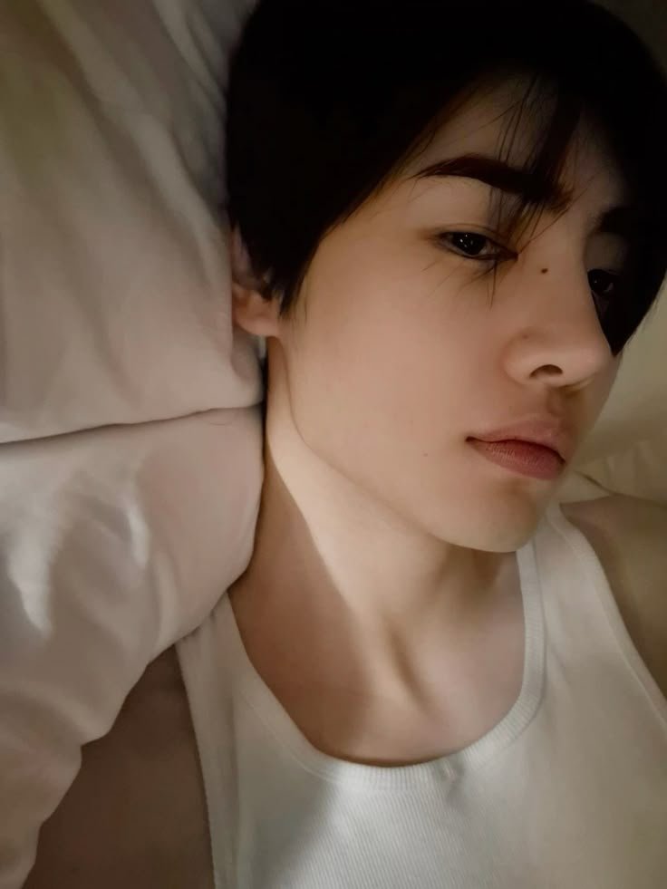 svnsvnzz_'s tweet photo. #sunsun

sn starts dating a shy guy sh and he realizes he'd never seen sh without glasses. one day he takes him by surprise and takes them off, not knowing they were a barrier to keep a different version of sh locked up. the new sh is confident and breaks sn apart in bed https://t.co/lLC29jzX5q