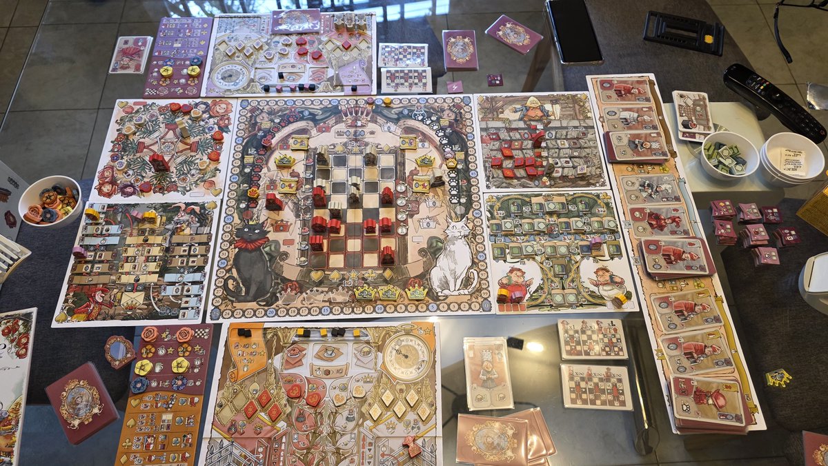 NoraGdy's tweet photo. ¡Que experiencia este juego👏🏼!
No solo es hermoso, la calidad de componentes muy buena, sino es un terrible juego.
El tablero de ajedrez es una maravilla❤️👑🤍
Este finde se jugó tres veces y vamos por más. 

Recomendadísimo👏🏼

@ComboGamesES https://t.co/ojDLUdqcxa