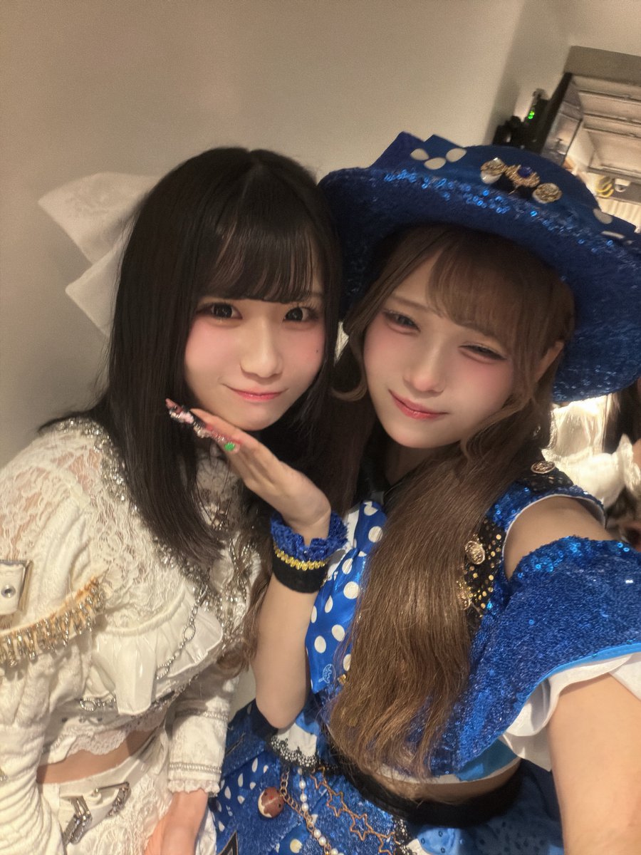 Amane_TENRIN's tweet photo. ナナコロビヤオキさんの水田茉莉さんとお写真を撮っていただきました｡ﾟ(ﾟ´Д｀ﾟ)ﾟ｡🩵 実はずっとお話してみたくてライブなどですれ違う度にそわそわしていた（実は）のですが、やっとお話することができて嬉しかったです😭🩵 相思相愛だったという事実が発覚したのも嬉しかったです…🫣（巻き込みリプ注意Ｔ◻︎Ｔ）
