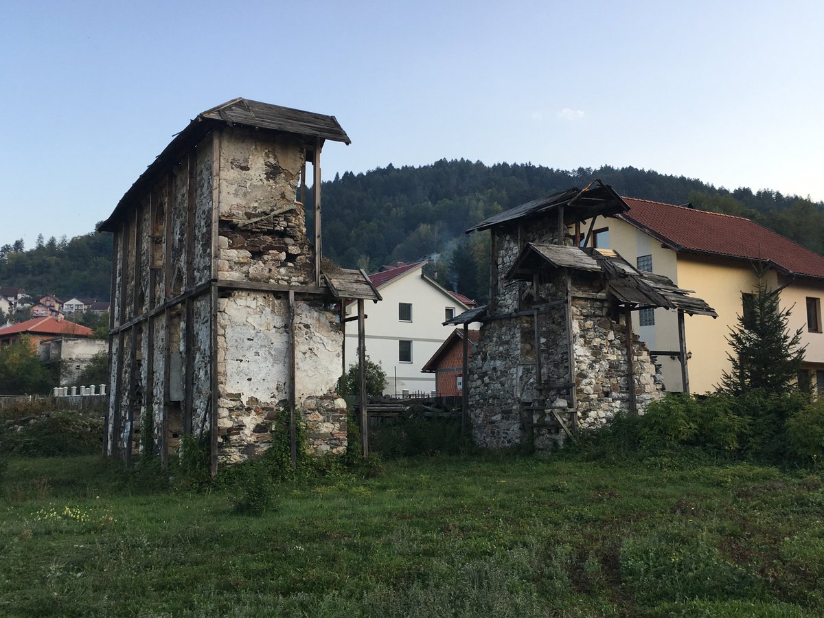 mufidyuksel's tweet photo. İslâmi Kesimde artık çok fazla Zengin İşadamı/Finansör/Sanayici var. Bundan böyle, biraz hayır-hasenâtta bulunsunlar. Sadece TİKA ve Vakıflar Genel Müdürlüğü değil, Türkiye'deki bazı Rumeli Dernek ve Vakıfları öncülük etsin bu zenginlerden para toplanıp Rumeli'deki Osmanlı-İslâm eserleri ayağa kaldırılsın İhyâ edilsin.

Kuzey Makedonya'da Tabanovce'deki Bu Cami-i Şerifin Yanı Sıra:

Doğu Bosna Foça'daki Mehmed Paşa Kukavic Camii

Bosna-Hersek Travnik Kalesindeki, Minaresi halen ayakta olan Sultan II. Bayezid/Hünkâr Camii

Arnavutluk, İşkodra Kalesindeki Fatih Sultan Mehmed Camii

Arnavutluk, Borsh Kalesindeki Hacı Bendo Camii

Kosova Prizren Kalesindeki Cami

Gibi eserler ayağa kaldırılsın.