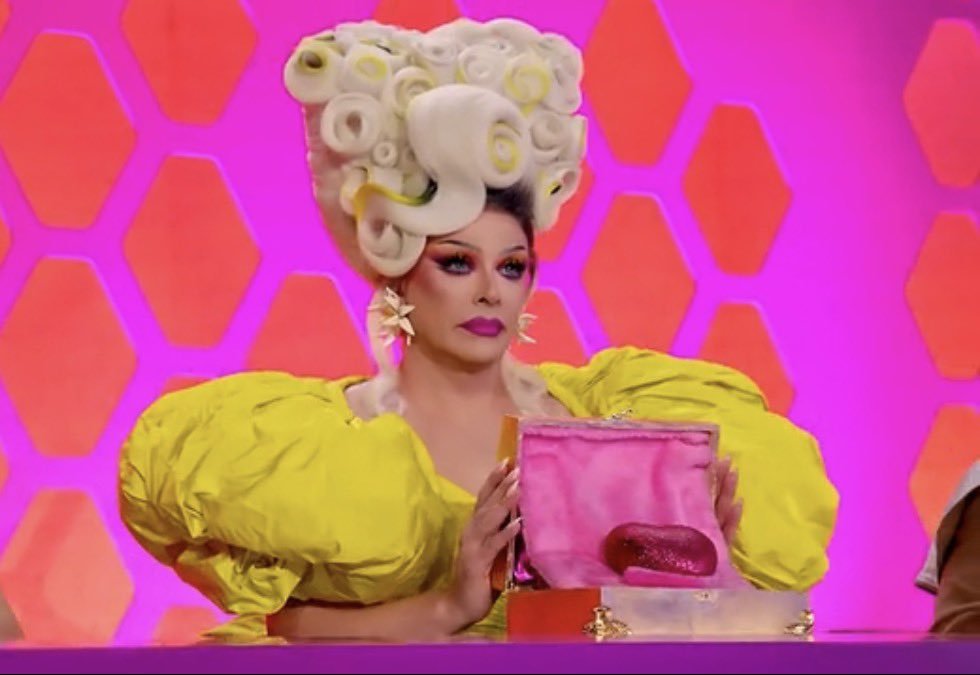 DragRace131's tweet photo. Drag Race España is 3 for 3 with its twists rn no shade 
#DragRaceES #DragRaceEspaña #DragRace https://t.co/eeDOQylaJN