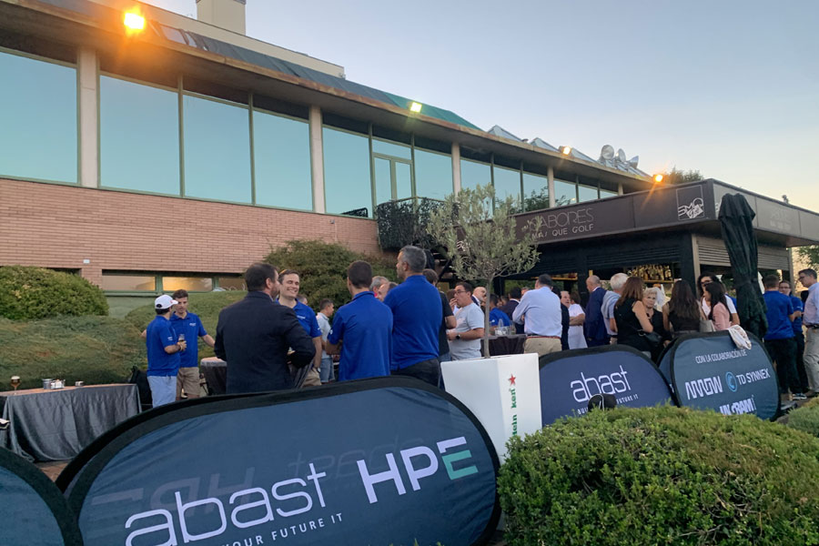 AbastGrup's tweet photo. El pasado 22 de septiembre reunimos a clientes, partners y representantes del equipo de Abast en el II Encuentro Deportivo ABAST en Madrid, una jornada que combinó deporte y networking entre profesionales de las #TIC. https://t.co/rsuhR1nFwm https://t.co/68SWsYt7U1
