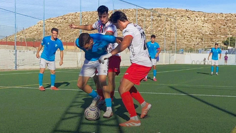 alziraradio's tweet photo. En la primera punxada de la temporada, la @UDAlzira va empatar a Alacant i perd el colideratge. L’Alberic el supera en la taula en guanyar 1-3 a Almoradí. Escolta l'anàlisi de Salva Rivera a partir del minut 26'31".

https://t.co/AxfeXToeQ1 https://t.co/EWGie1ypnH